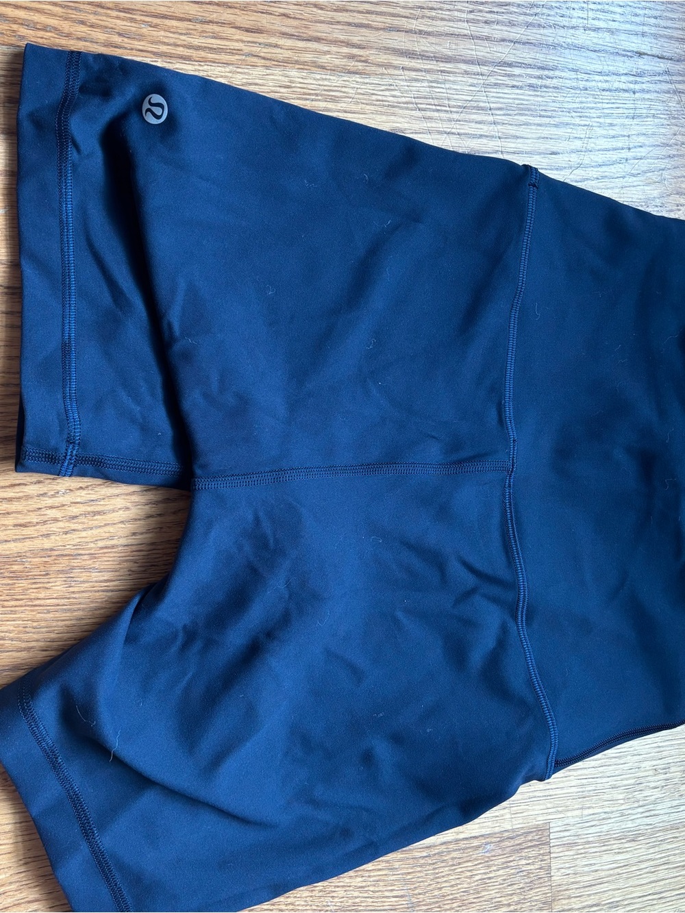 lululemon athletica wonder train in navy Bike Shorts - Picture 2 of 2